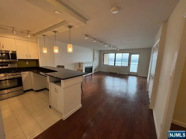 1203 River Road 17G Edgewater, NJ 07020