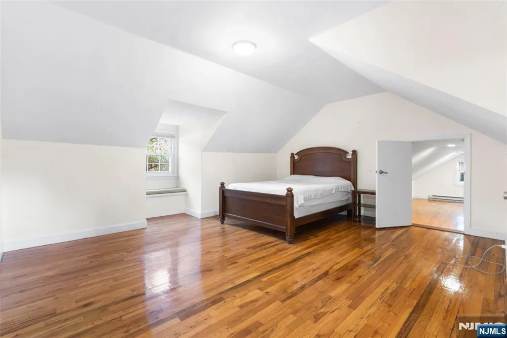 558 Broad Avenue Leonia, NJ 07605