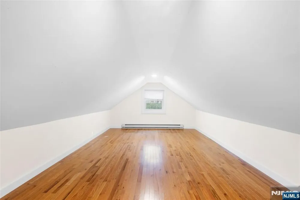 558 Broad Avenue Leonia, NJ 07605