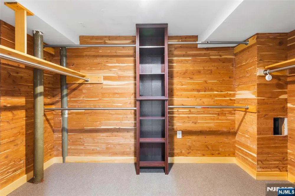 558 Broad Avenue Leonia, NJ 07605