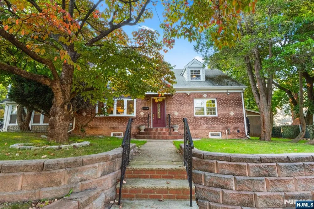 558 Broad Avenue Leonia, NJ 07605
