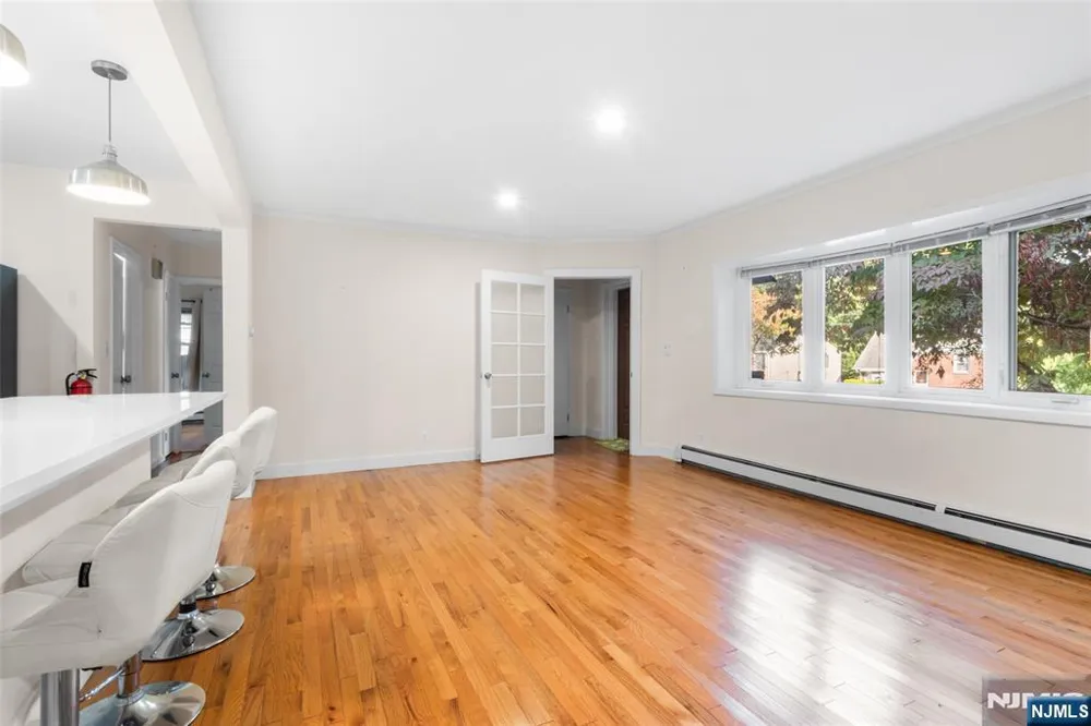 558 Broad Avenue Leonia, NJ 07605