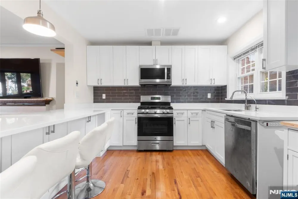 558 Broad Avenue Leonia, NJ 07605