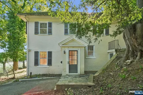 25 Prospect Avenue COTTAGE