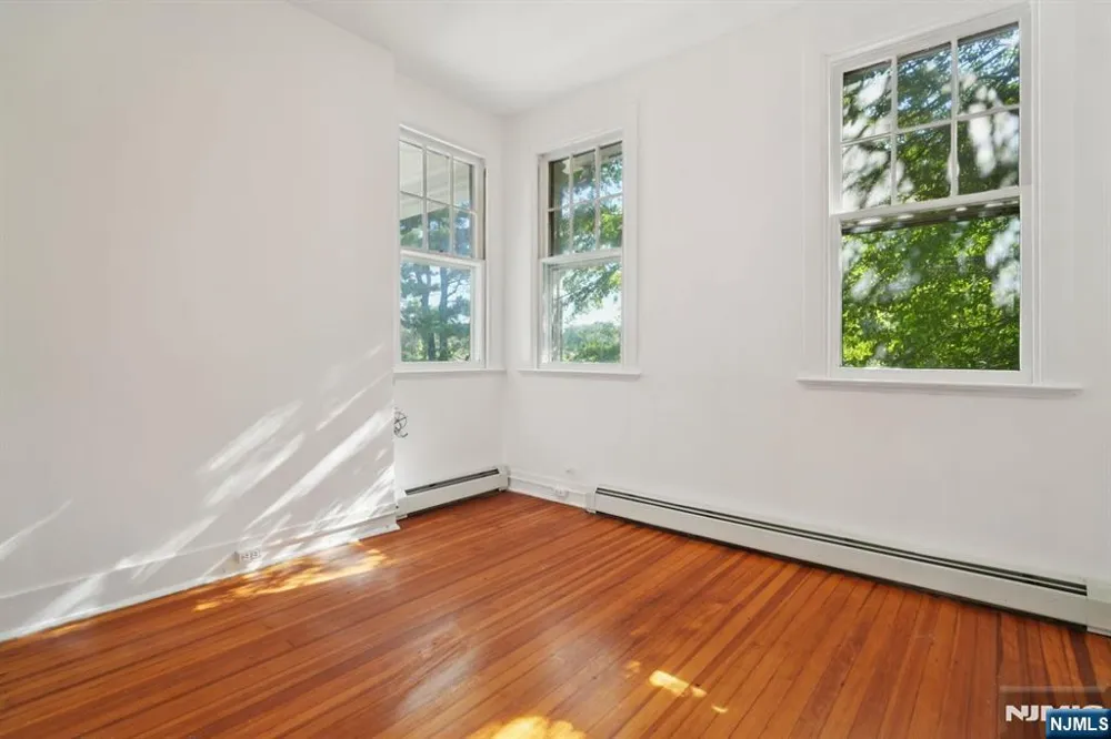 25 Prospect Avenue COTTAGE Montclair, NJ 07042