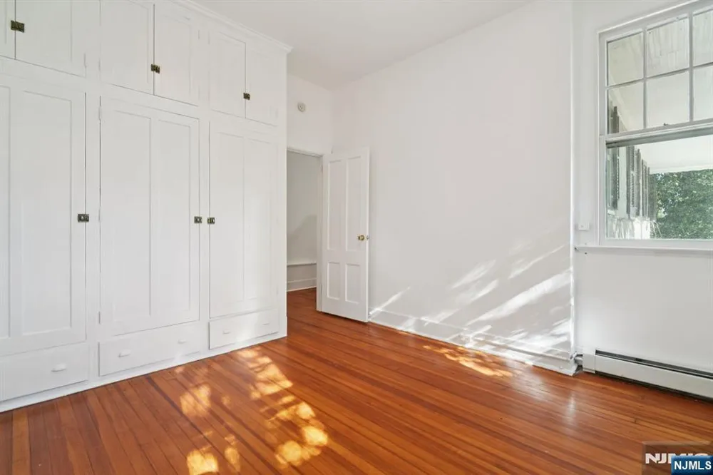 25 Prospect Avenue COTTAGE Montclair, NJ 07042