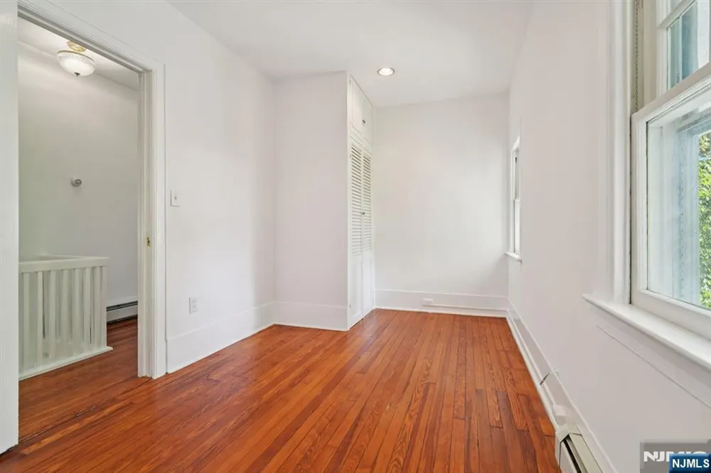 25 Prospect Avenue COTTAGE Montclair, NJ 07042