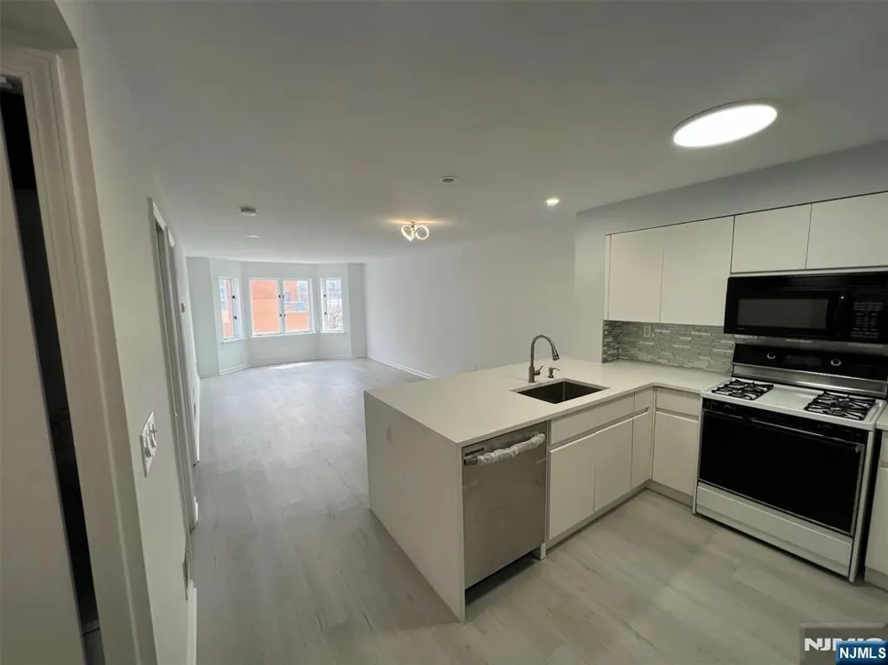 404 Williams Edgewater, NJ 07020