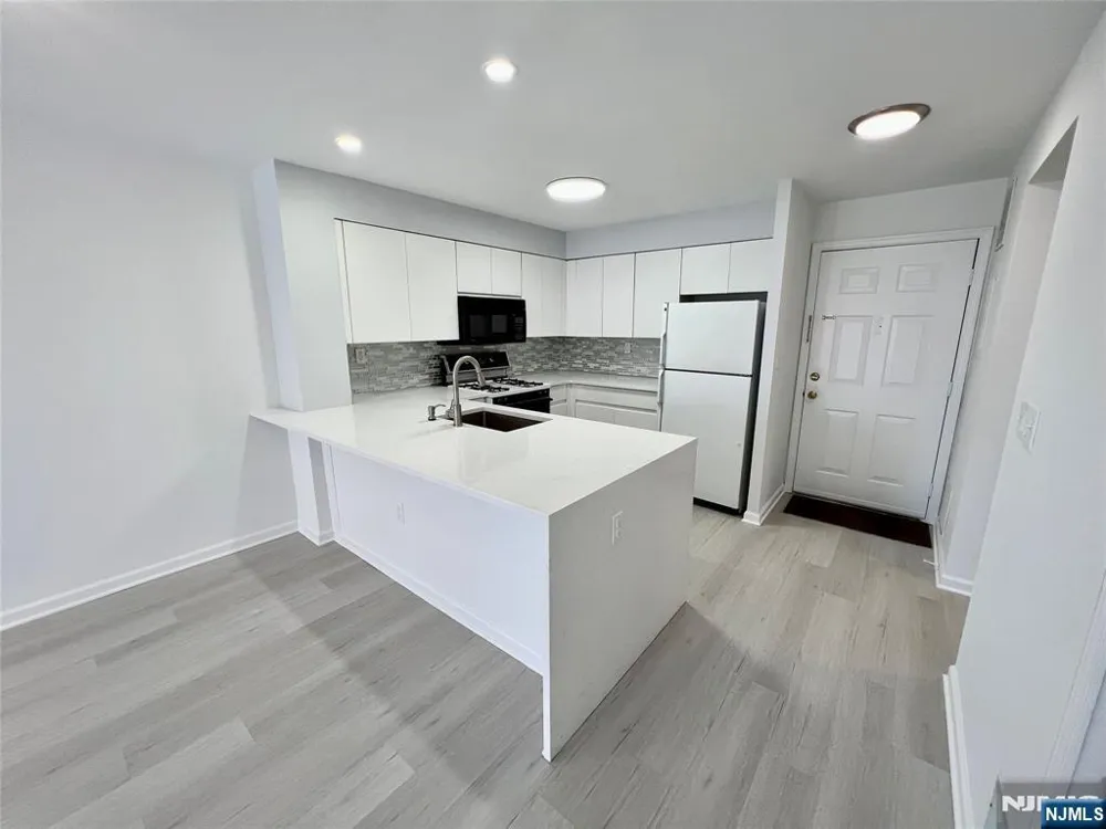 404 Williams Edgewater, NJ 07020