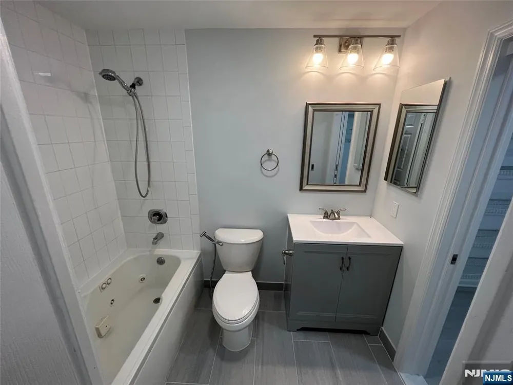 404 Williams Edgewater, NJ 07020