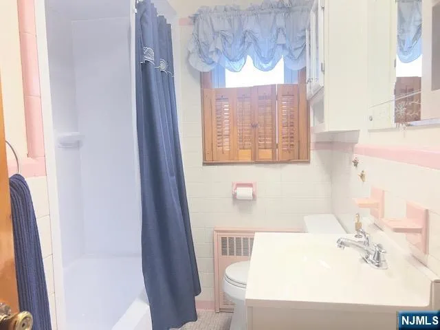 9 Carlen Court 2 Fairview, NJ 07022