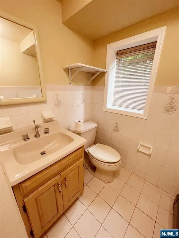 488 Walnut Street 1st FL Ridgefield, NJ 07657