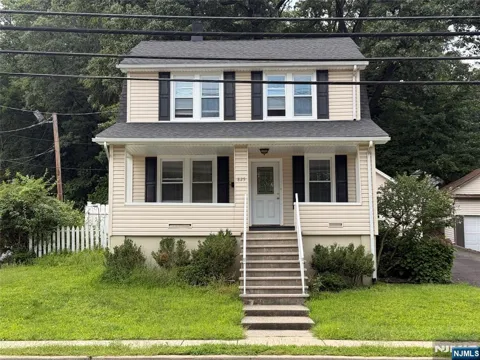 825 Belmont