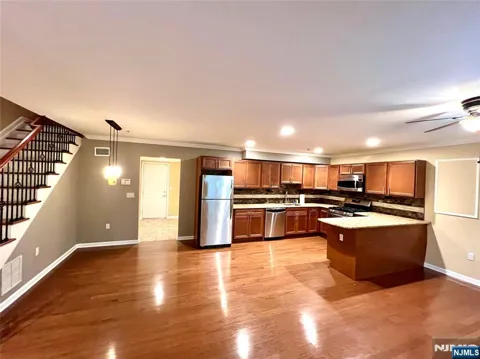 10 Terrace Avenue 9