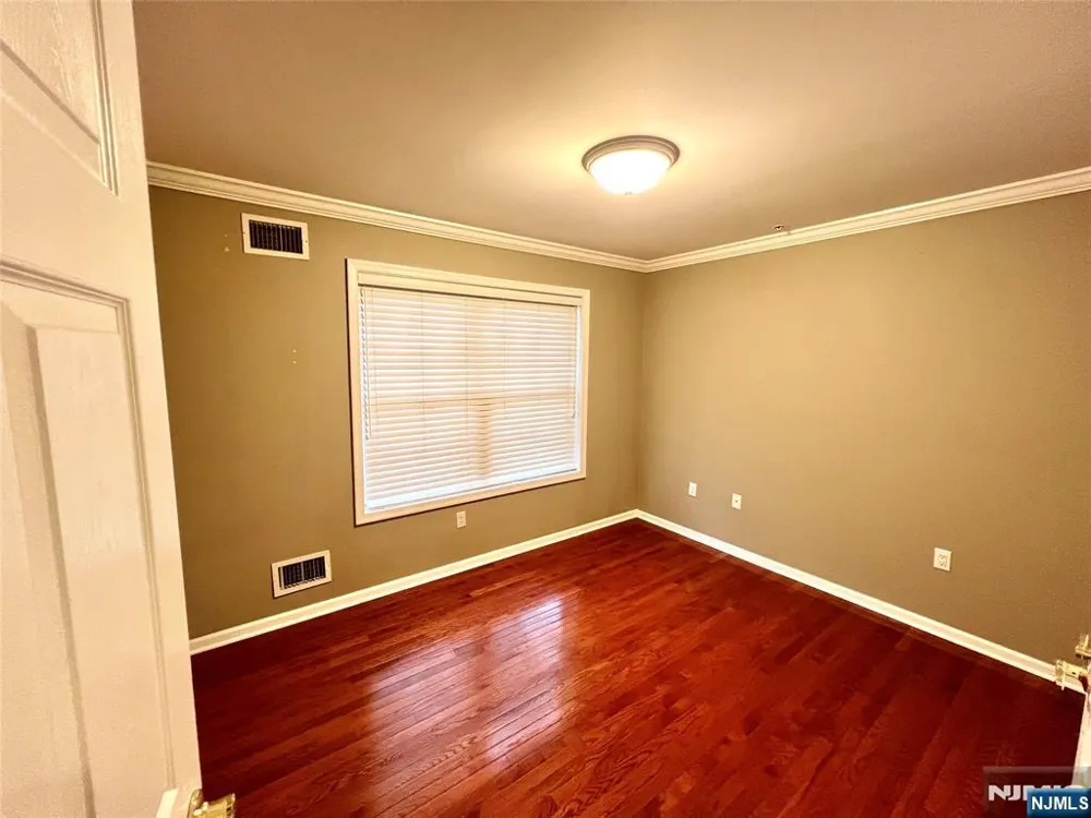10 Terrace Avenue 9 Hasbrouck Heights, NJ 07604