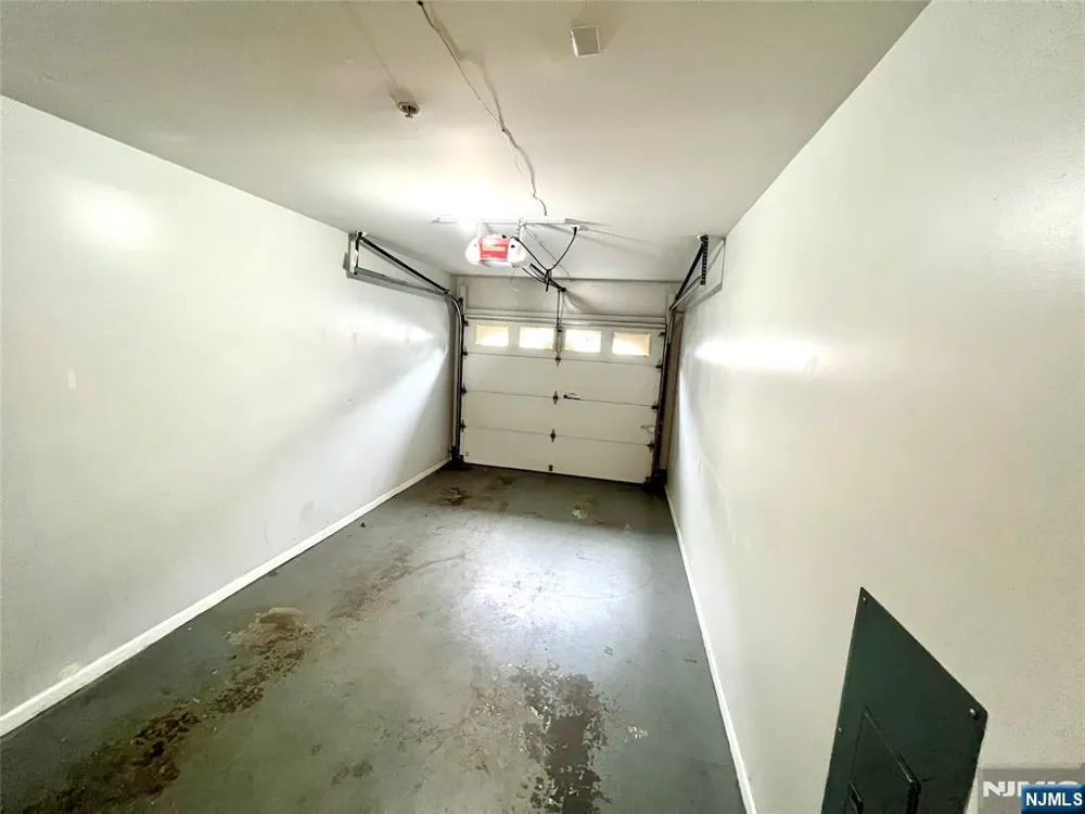 10 Terrace Avenue 9 Hasbrouck Heights, NJ 07604