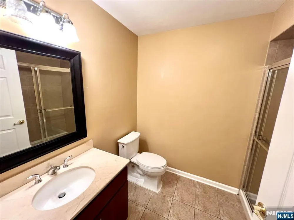 10 Terrace Avenue 9 Hasbrouck Heights, NJ 07604
