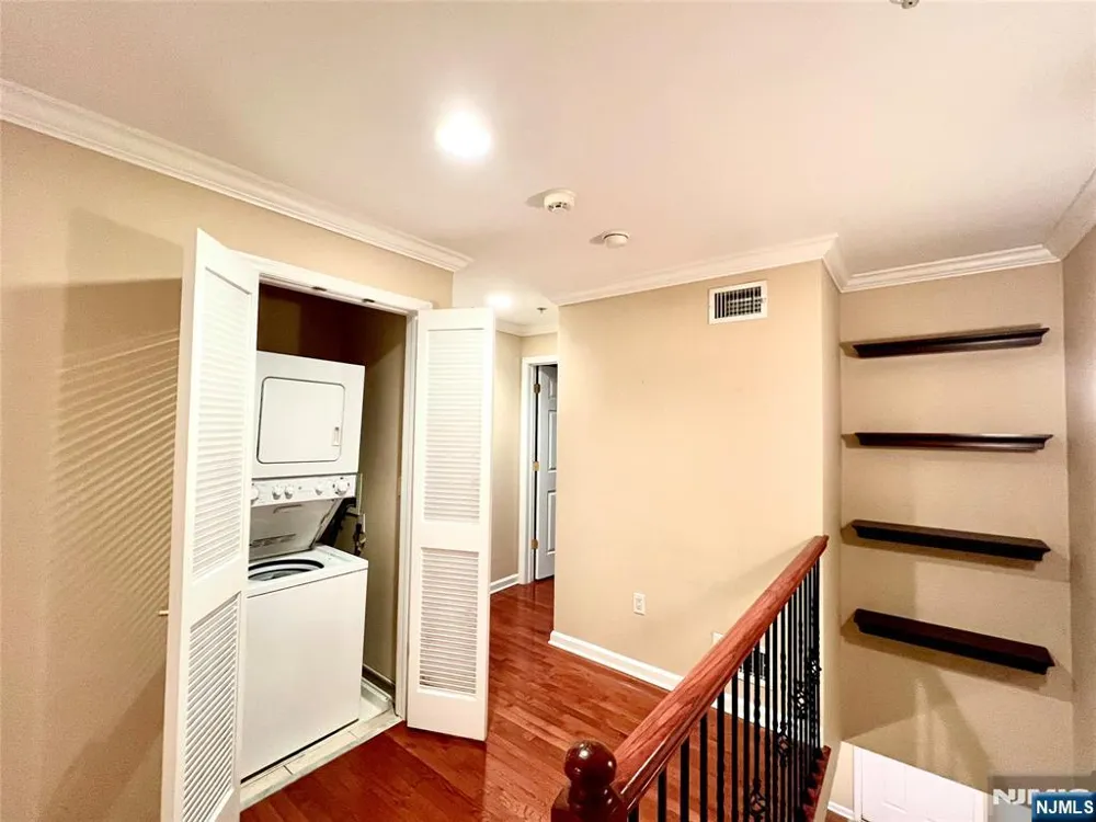 10 Terrace Avenue 9 Hasbrouck Heights, NJ 07604