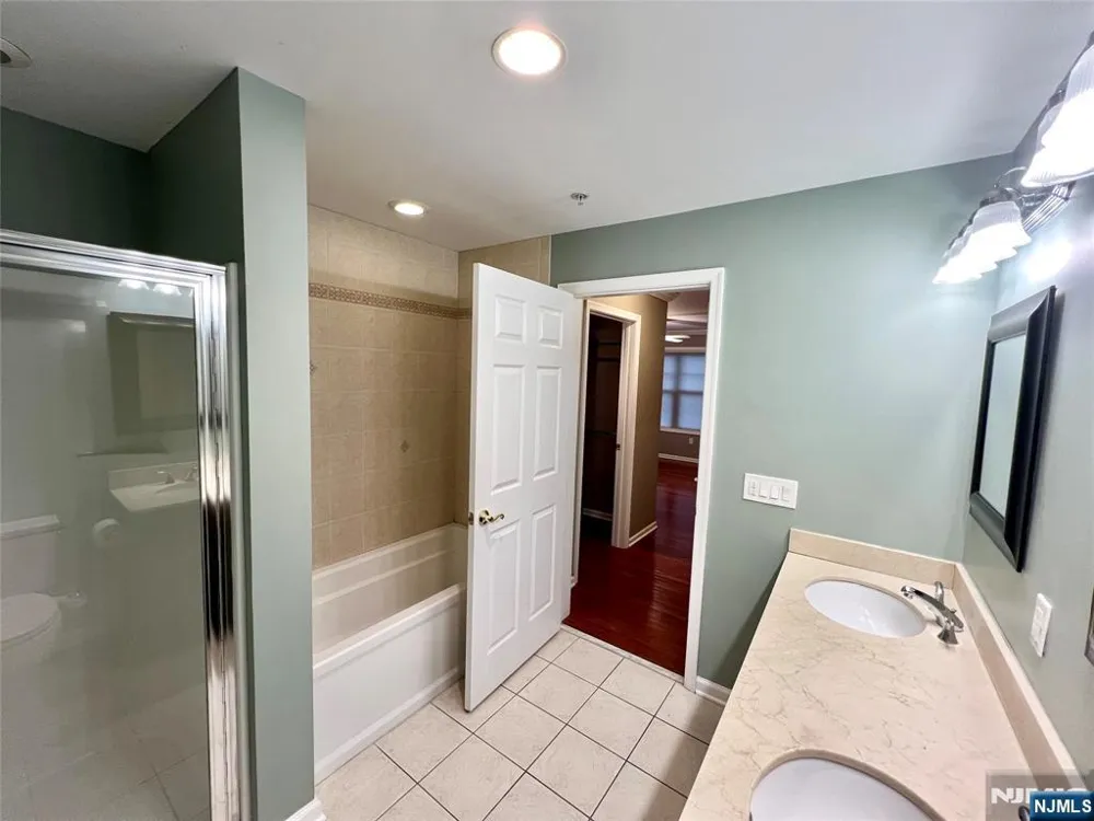 10 Terrace Avenue 9 Hasbrouck Heights, NJ 07604