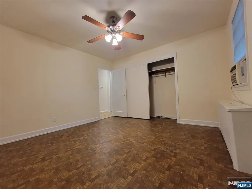 33 N Maple Avenue Apt 1 Left Park Ridge, NJ 07656