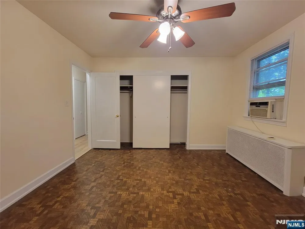 33 N Maple Avenue Apt 1 Left Park Ridge, NJ 07656