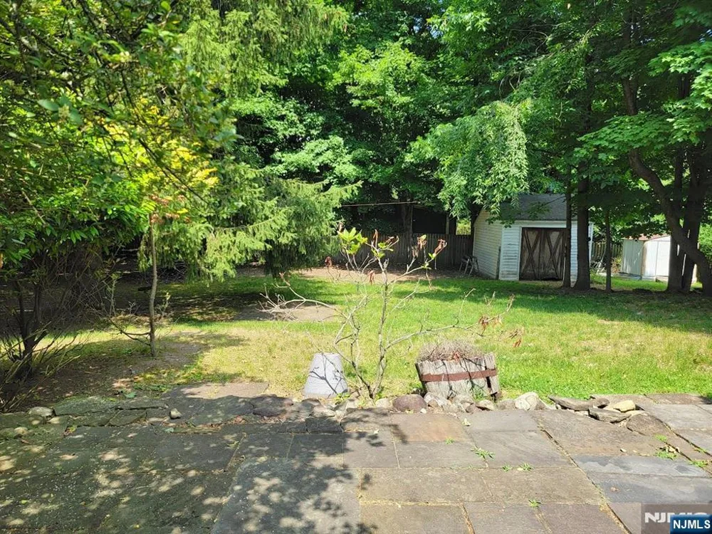 33 N Maple Avenue Apt 1 Left Park Ridge, NJ 07656