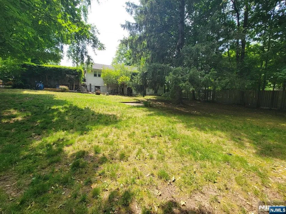 33 N Maple Avenue Apt 1 Left Park Ridge, NJ 07656