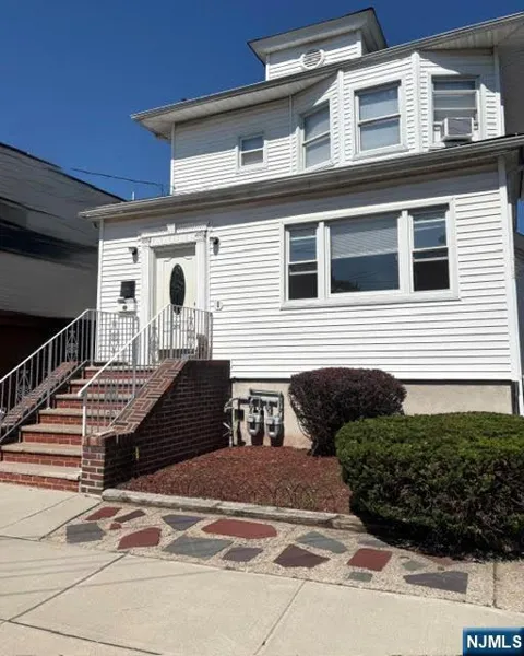 271 Warren Street First Floor