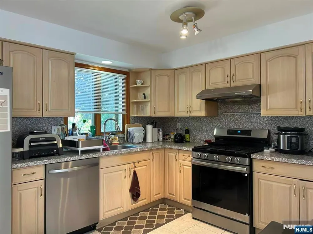 1611A Gerome Avenue A Fort Lee, NJ 07024