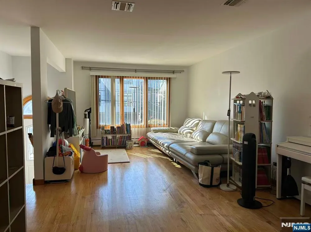 1611A Gerome Avenue A Fort Lee, NJ 07024