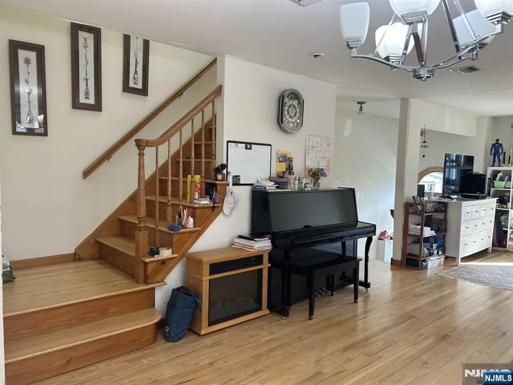 1611A Gerome Avenue A Fort Lee, NJ 07024
