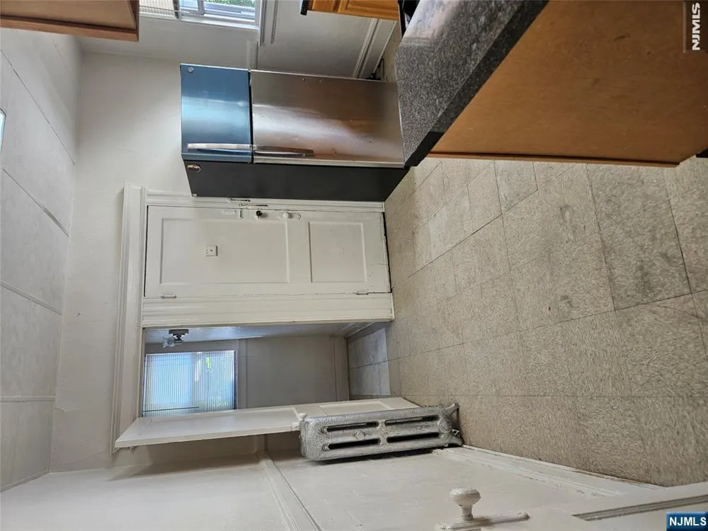 275 S Burnett Street 2 East Orange, NJ 07018