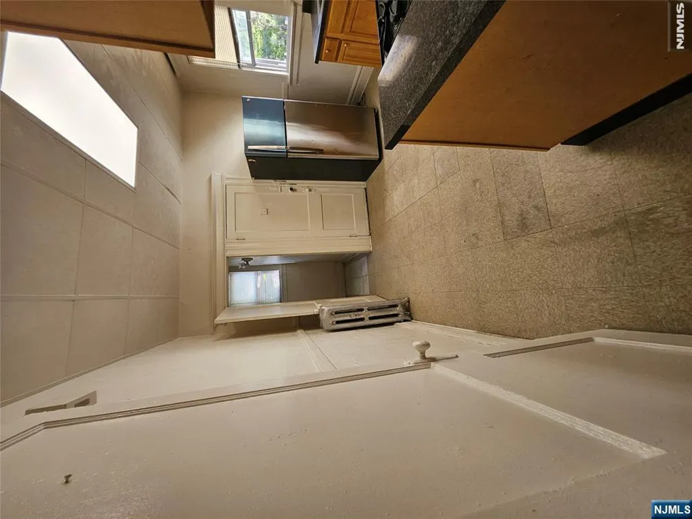 275 S Burnett Street 2 East Orange, NJ 07018