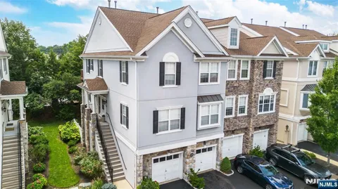 44 George Russell Way 22