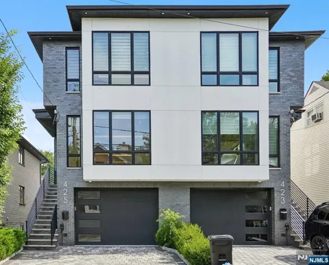 425 Grandview Place