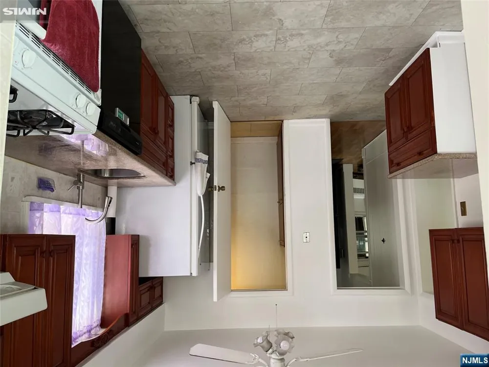 159 Hamilton Avenue Hasbrouck Heights, NJ 07604
