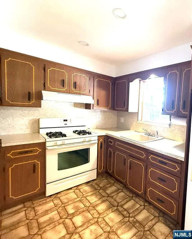 169 Fulton Avenue Fairview, NJ 07022