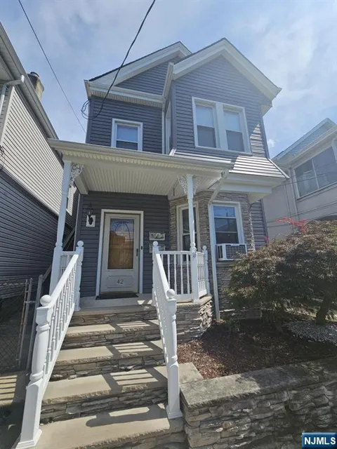 42 Washington Place 2nd floor