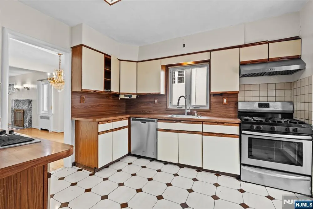 56 Cecelia Avenue Cliffside Park, NJ 07010