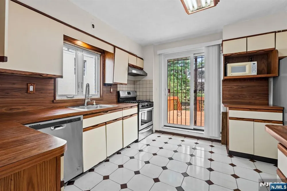 56 Cecelia Avenue Cliffside Park, NJ 07010