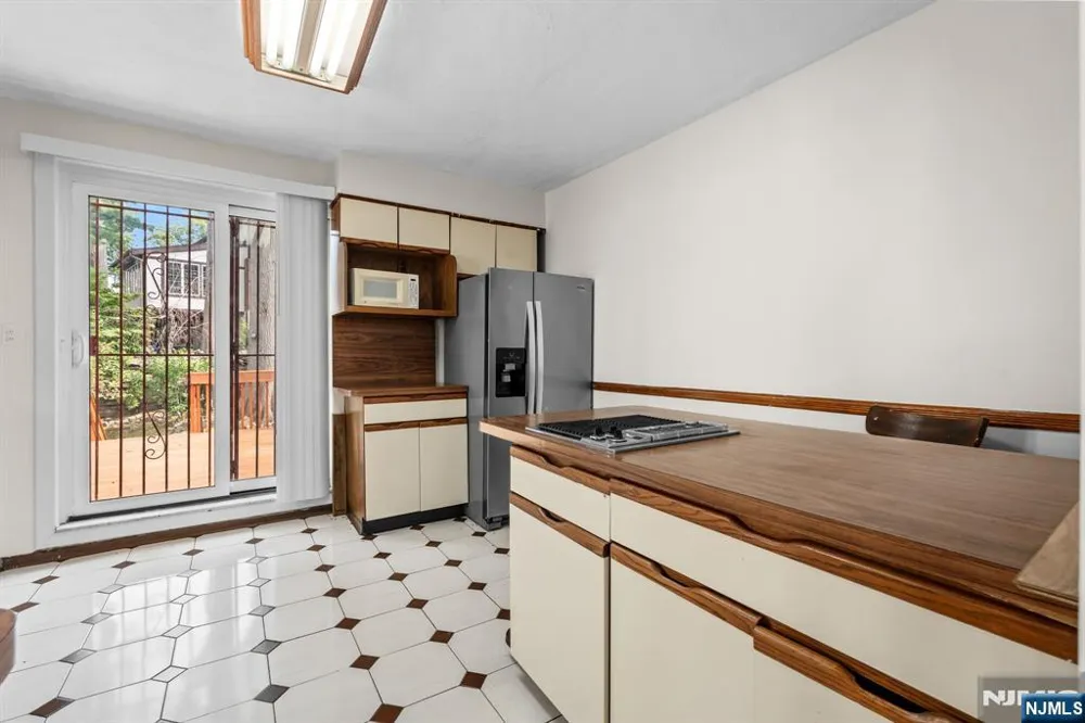 56 Cecelia Avenue Cliffside Park, NJ 07010