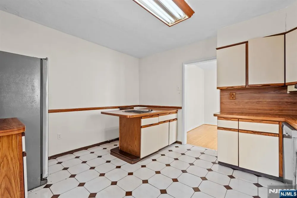 56 Cecelia Avenue Cliffside Park, NJ 07010