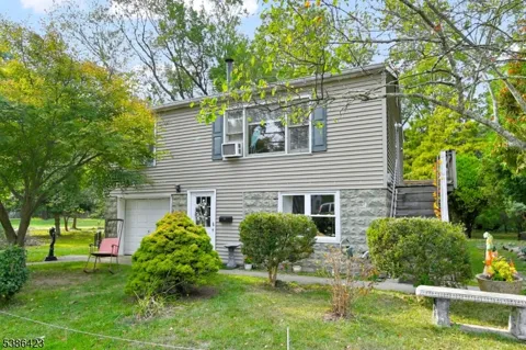 92 Lakeview Ter