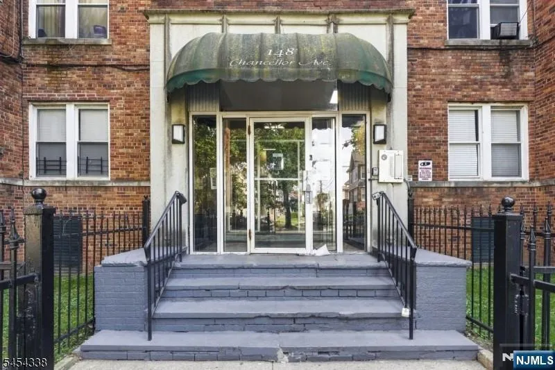 148 Chancellor Avenue B2 Newark, NJ 07112