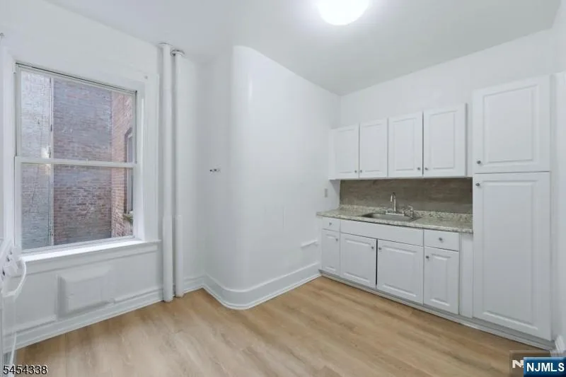 148 Chancellor Avenue B2 Newark, NJ 07112