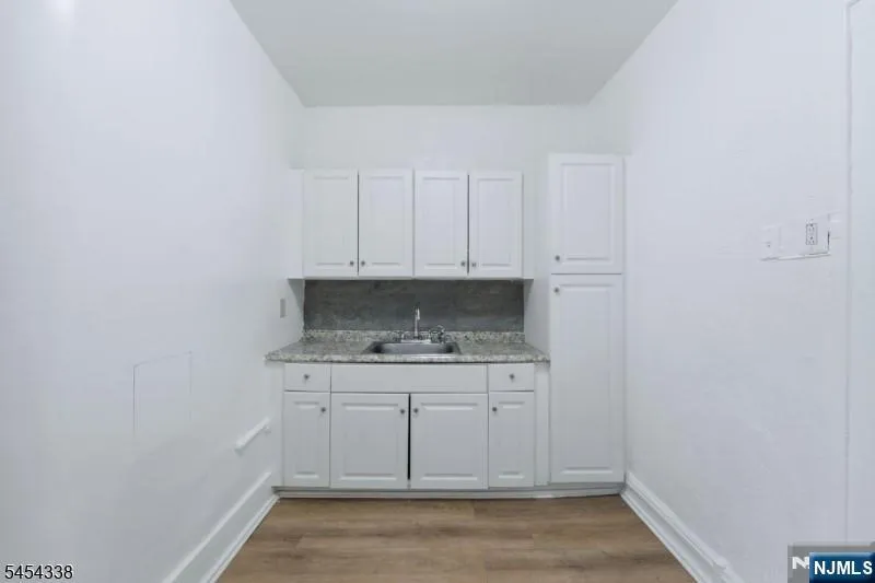 148 Chancellor Avenue B2 Newark, NJ 07112