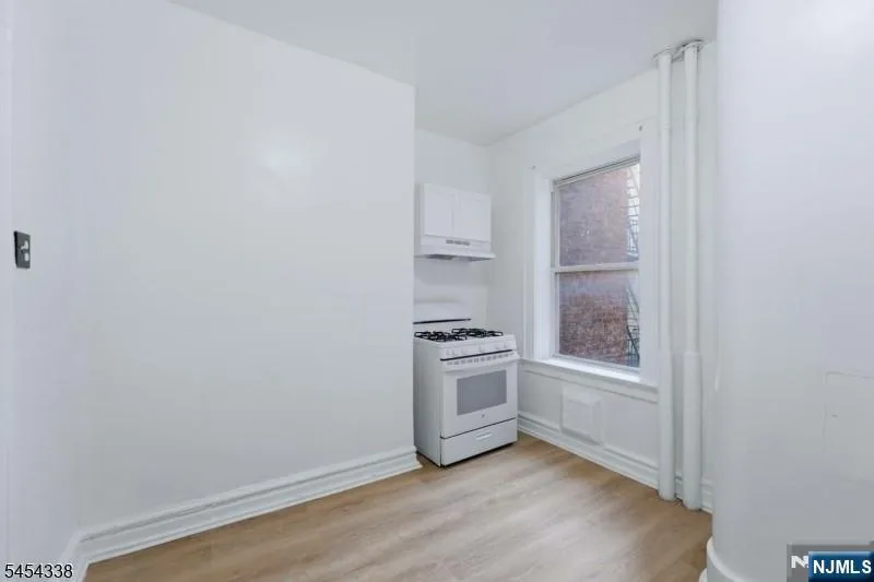 148 Chancellor Avenue B2 Newark, NJ 07112