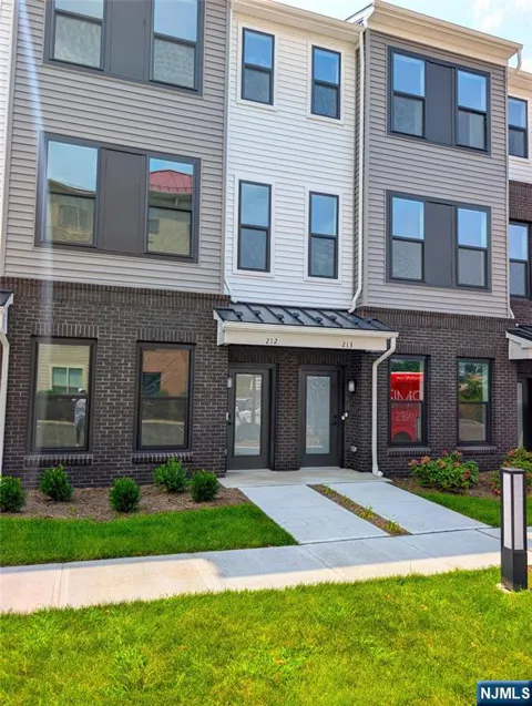 200 Balsam Street 212