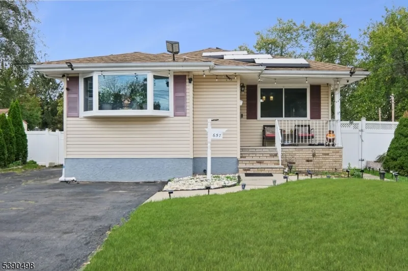 657 Barron Ave Woodbridge, NJ 07095