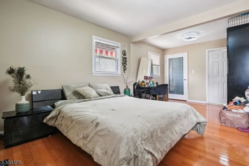 657 Barron Ave Woodbridge, NJ 07095